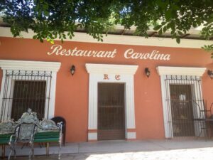 Come rico en el Restaurante Carolina en Batopilas, Chihuahua