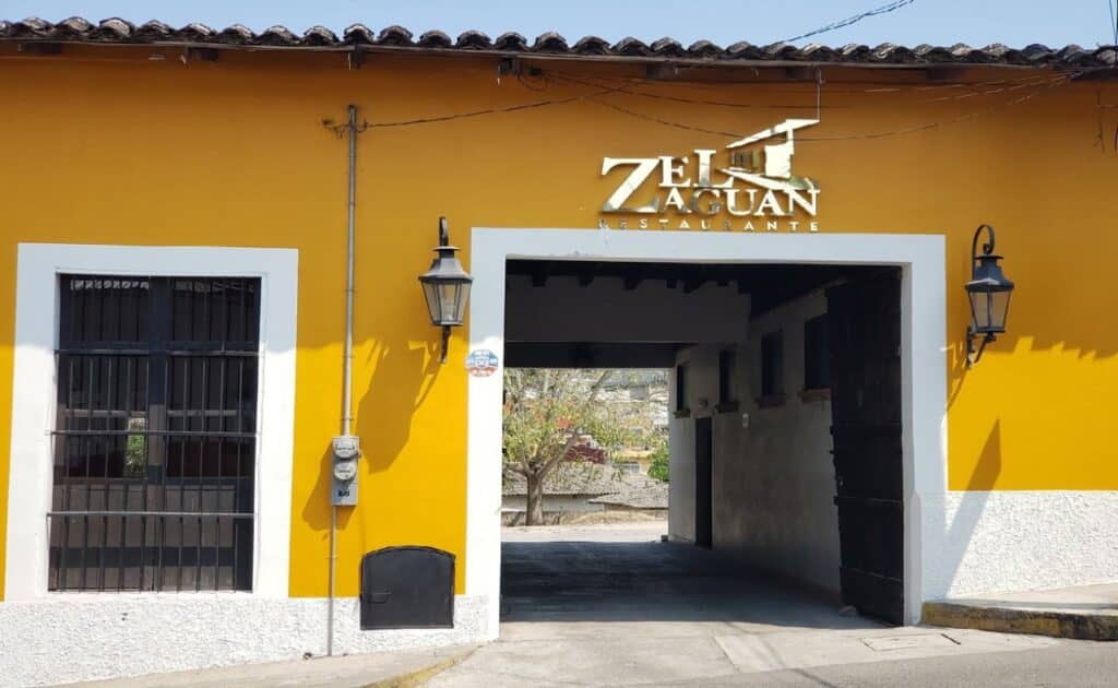 Come rico en el Restaurante El Zaguán en Papantla, Veracruz