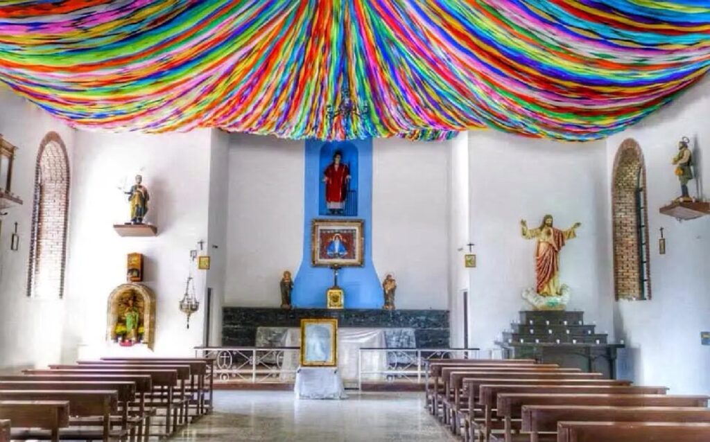 Interior de la Iglesia de Santo Madero. 