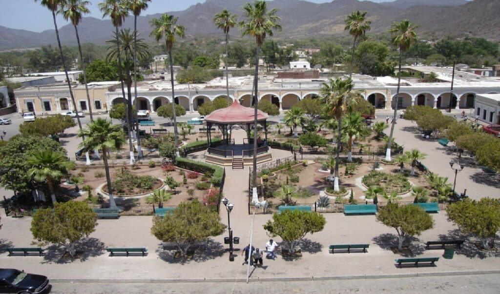  Plaza de Armas de Álamos, Sonora.