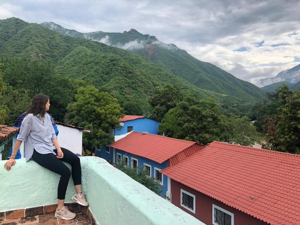 Terraza con vista a las montañas de Batopilas, Chihuhua.