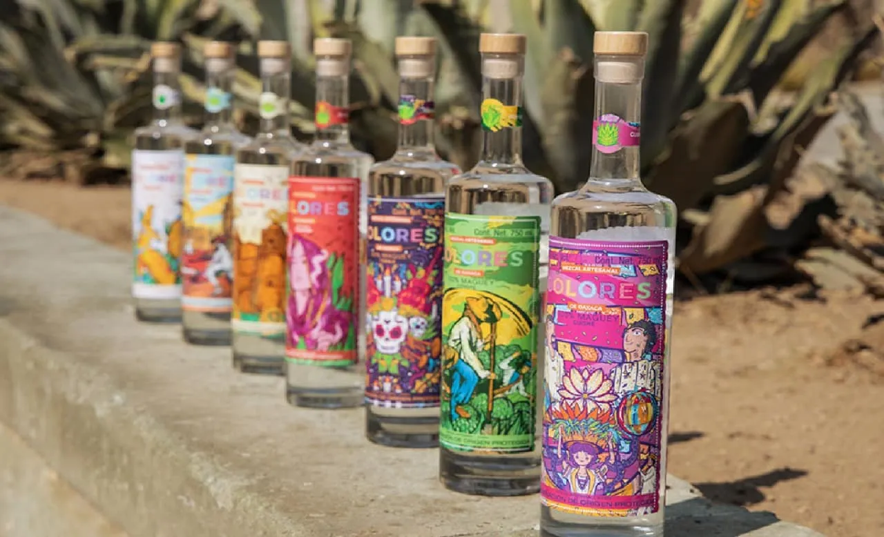 Mezcales artesanales oaxaqueños.