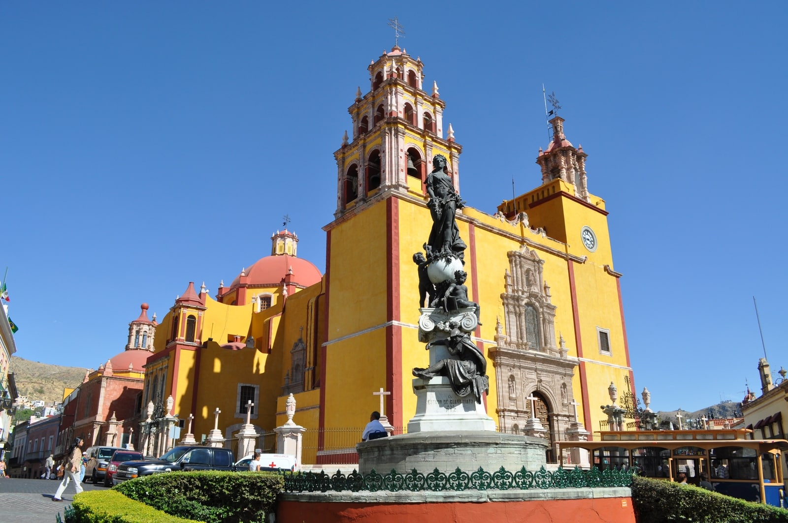 Monumento a la paz en la plaza del centro de Guanajuato. Imagen tomada de internet.