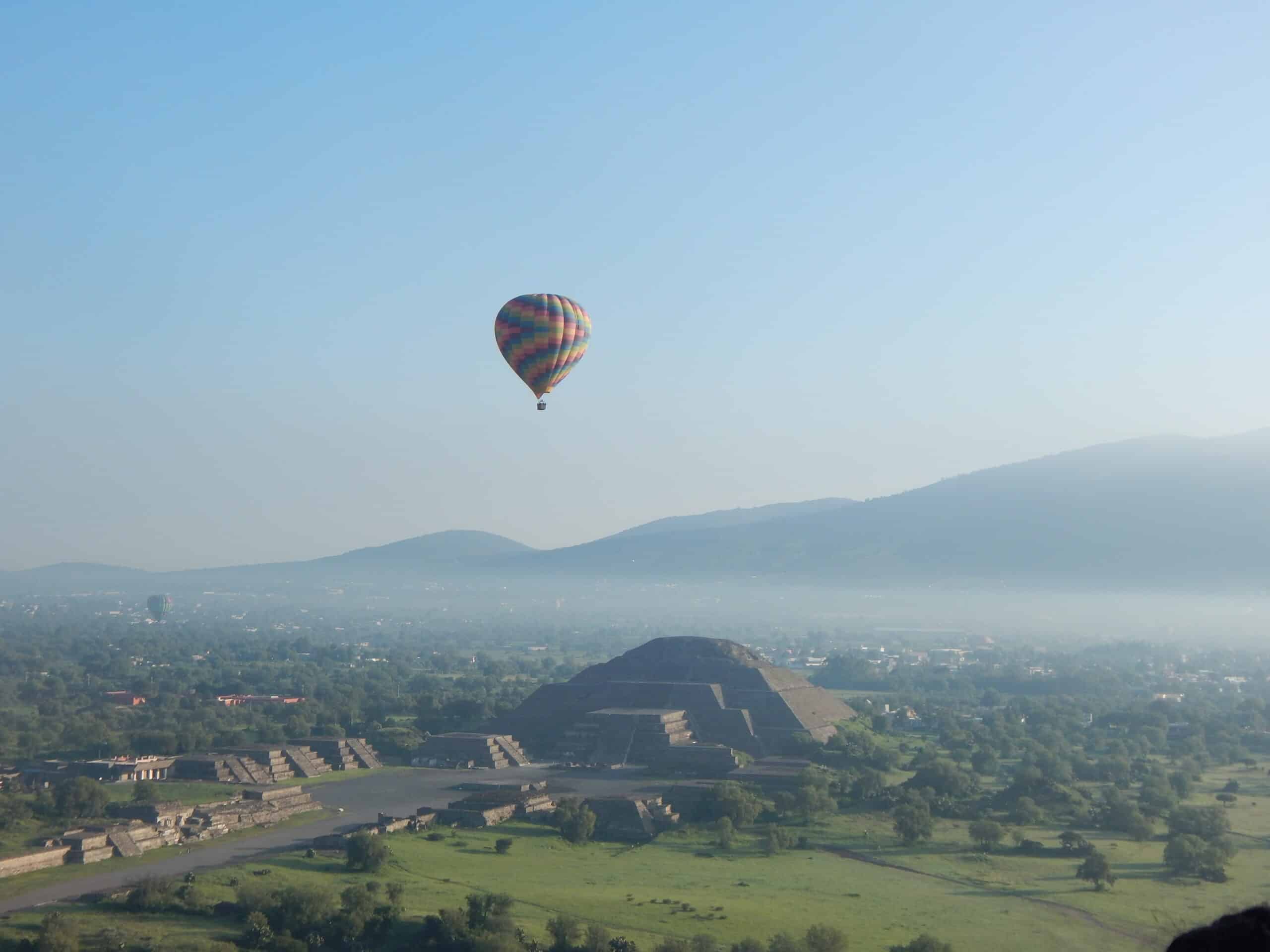 ¿Cómo volar en globo aerostático si vives cerca de Teotihuacán?