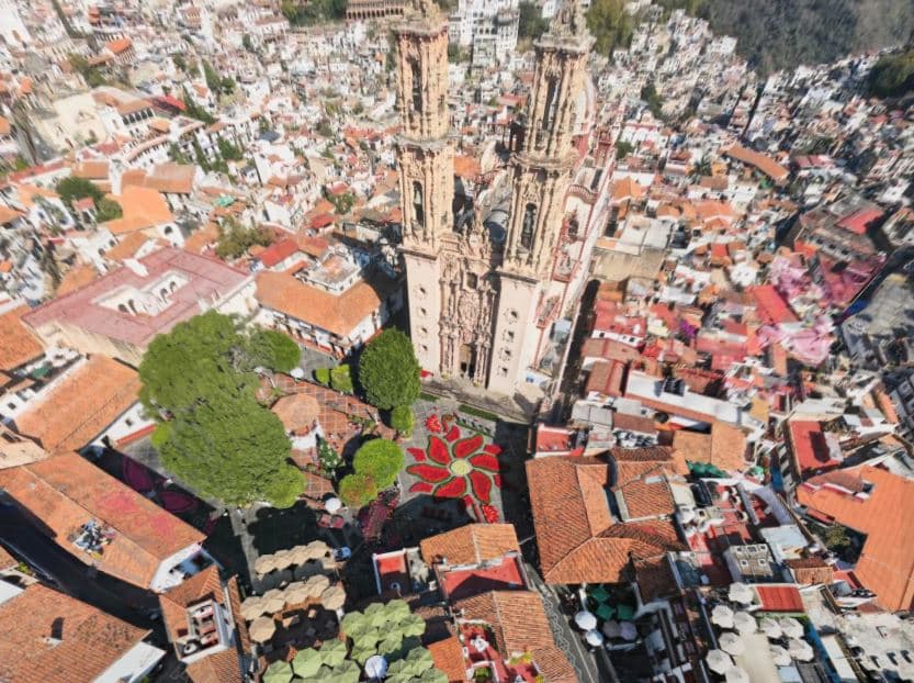 Taxco se viste con megaflor de nochebuena