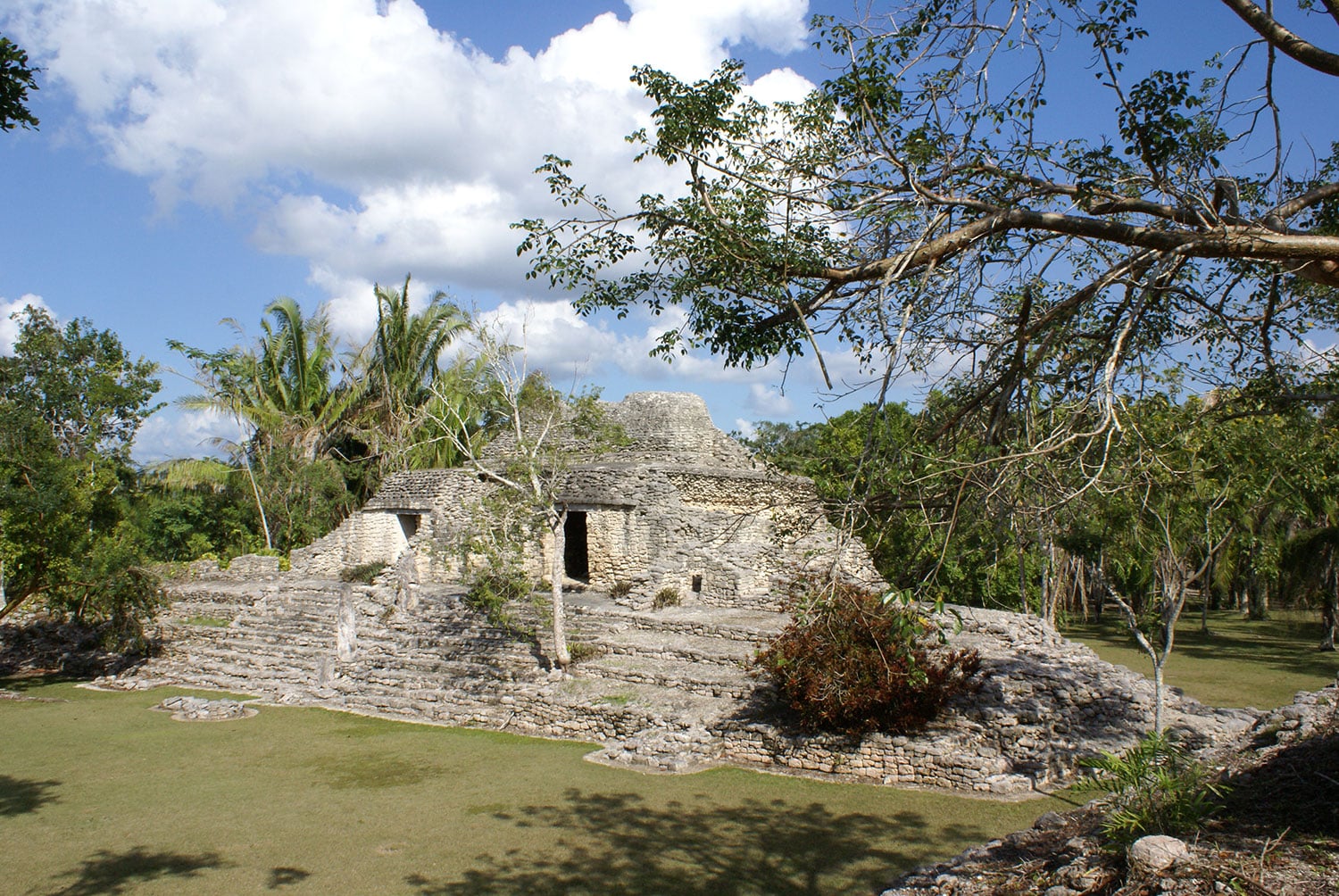 Adéntrate en la zona arqueológica Kohunlich, Quintana Roo