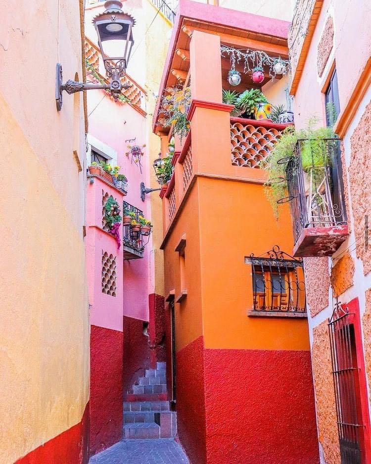 Callejón del Beso, el lugar que en Guanajuato debes visitar