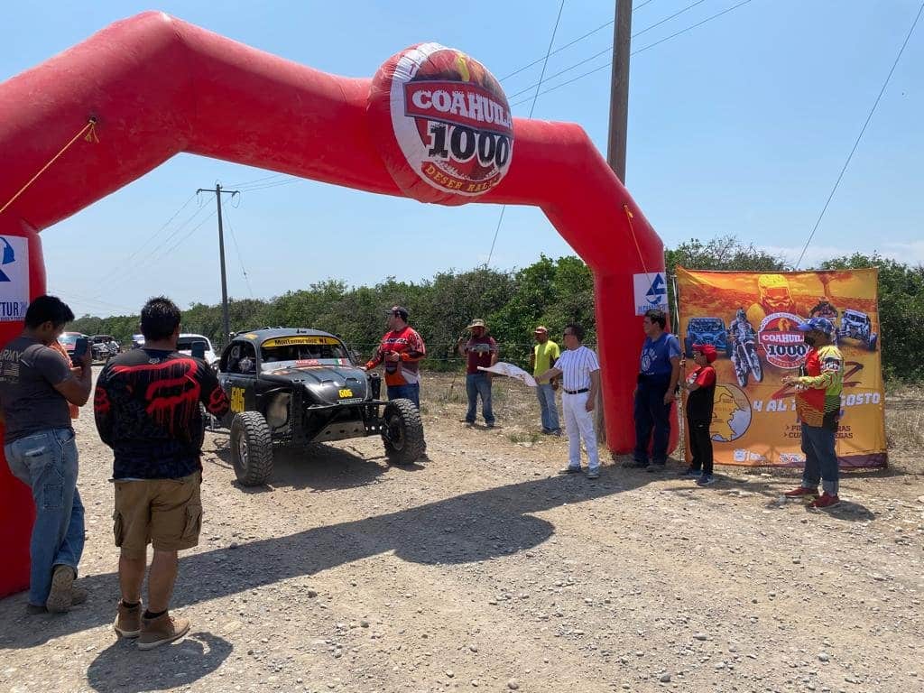 Autos, motos y desierto en el Rally Coahuila 1000