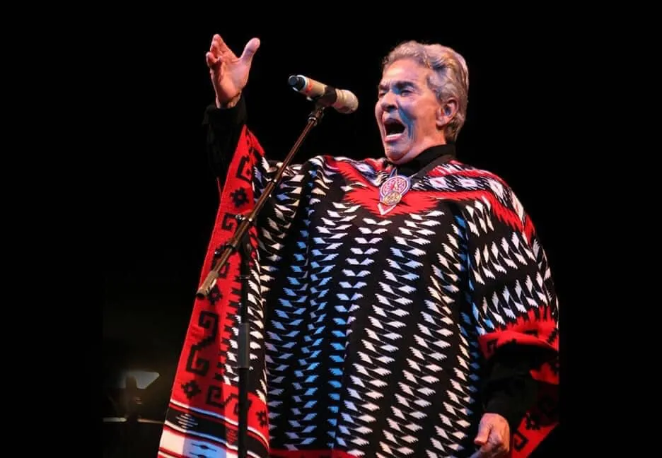 Chavela Vargas cantando