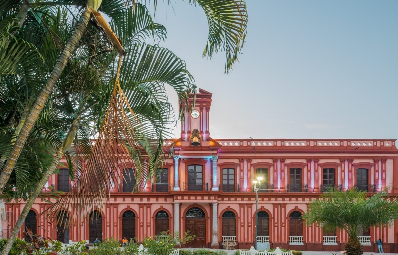 Palacio de Gobierno: historia de Colima vuelta arte