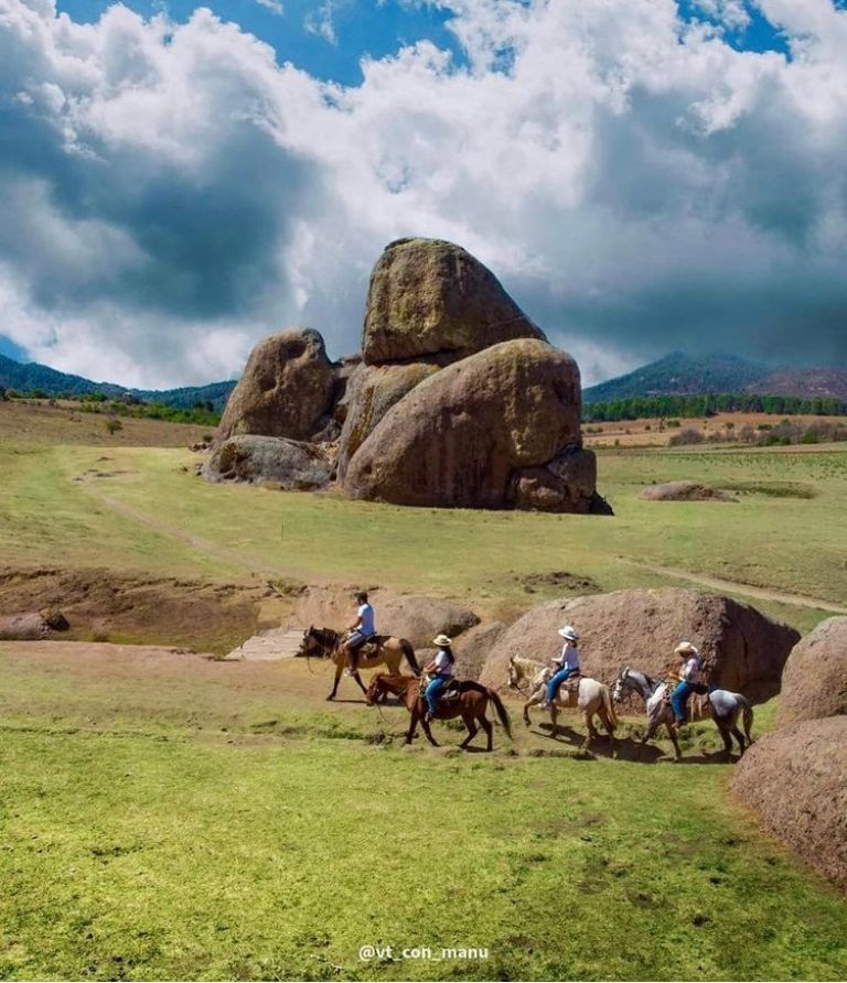 piedras gigantes del Valle de los Enigmas en Tapalpa, Jalisco