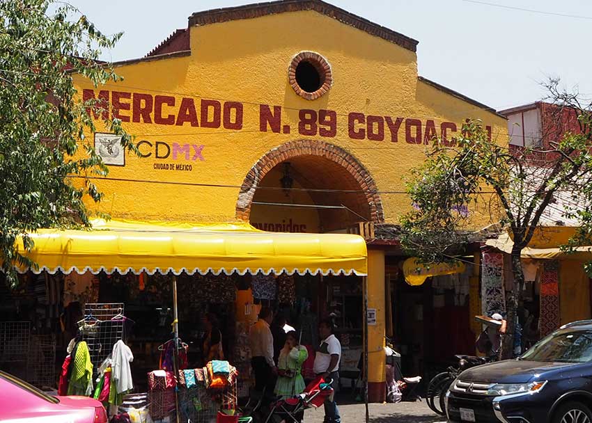 Mercado de Coyoacán en el Día del abuelo