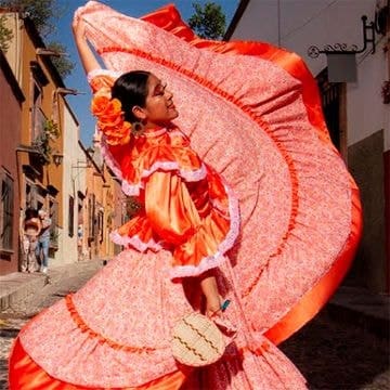 Presentación "Alegría, fiesta y tradiciones" en el Festival de las Artes en San Miguel de Allende