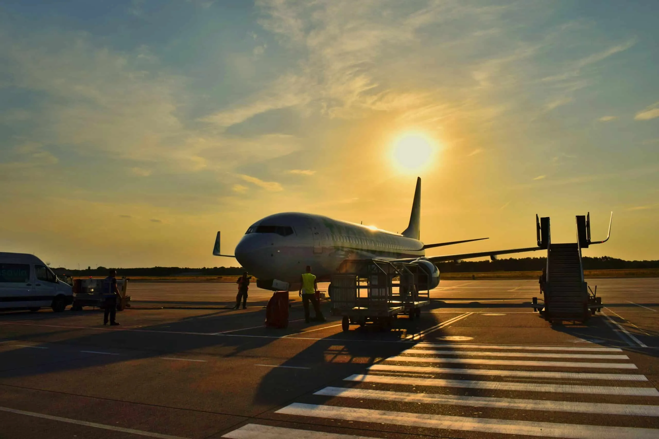 avión en aeropuerto
