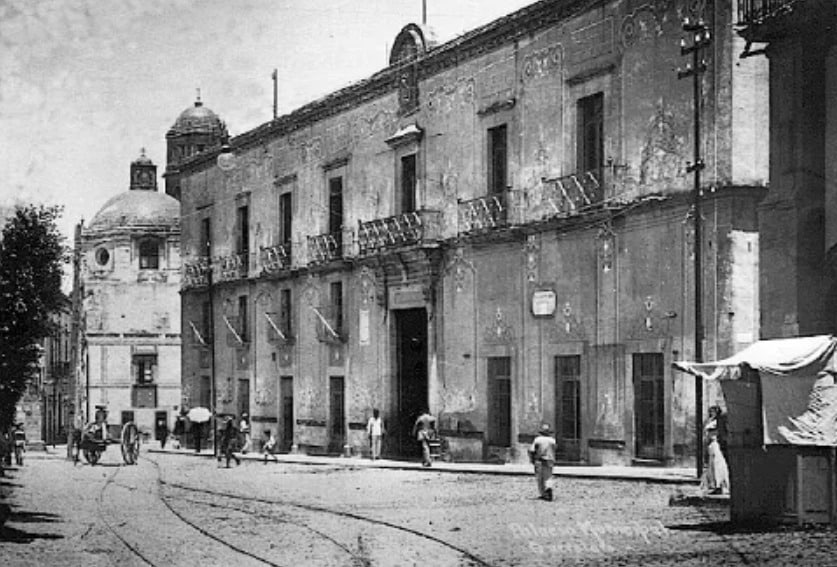 Foto antigua de la Casa de la Corregidora, lugar importante para la Independencia de México