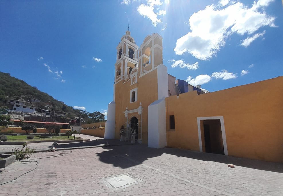 Concluye restauración de parroquia de Santa Ana Coatepec en Puebla