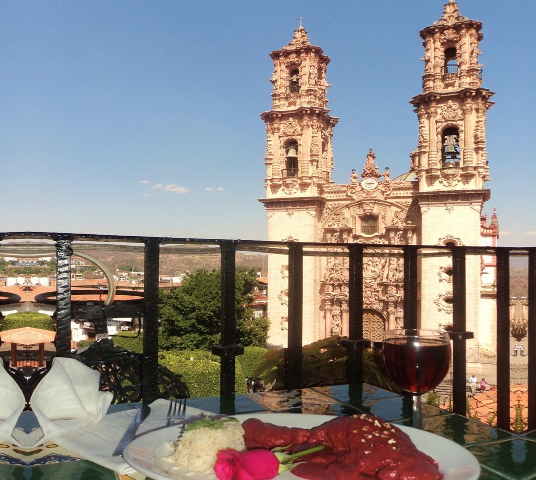 Platillo de mole rosa en Taxco