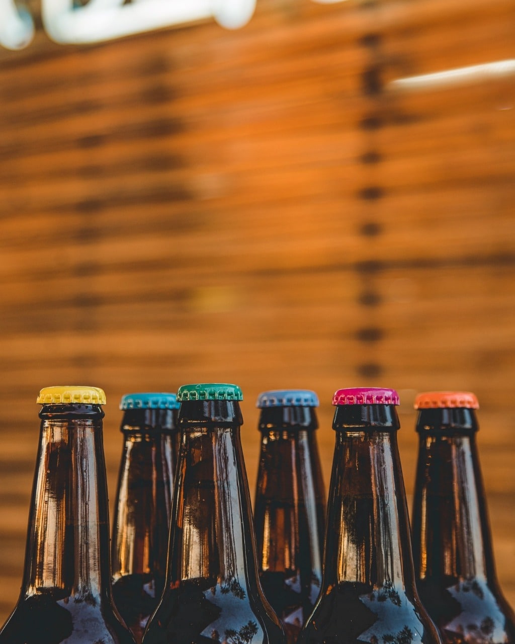 varias botellas de cerveza Colima de distintos colores