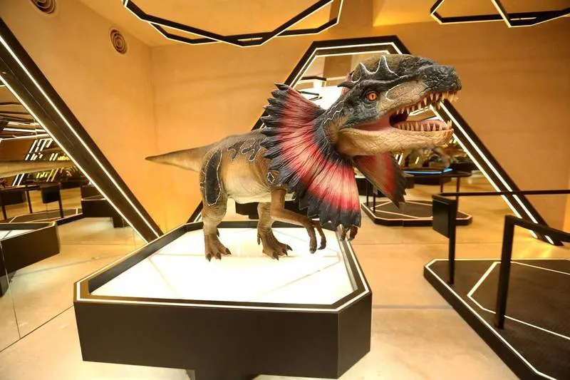 dinosaurio en el museo del meteorito