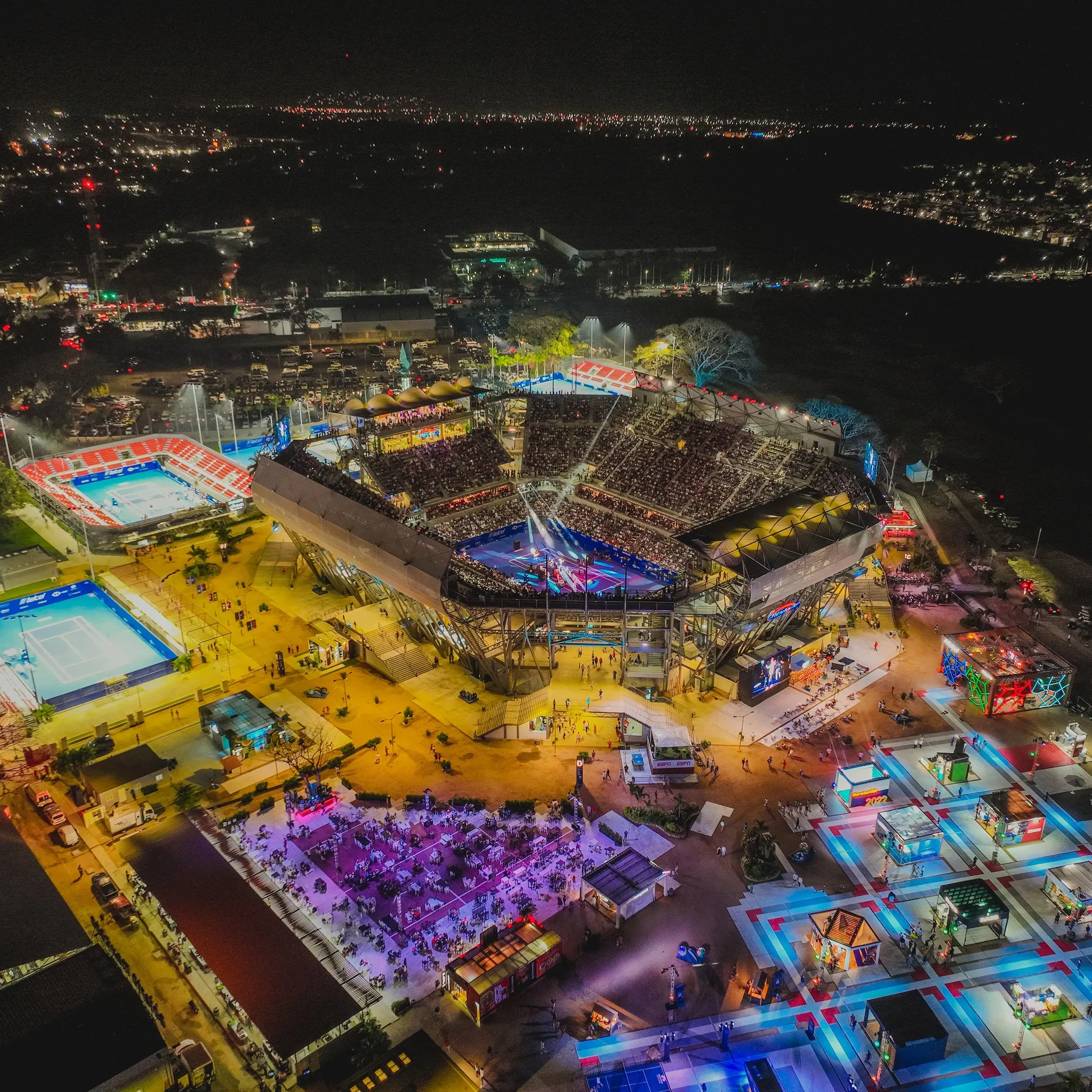 Arena GNP Seguros noche