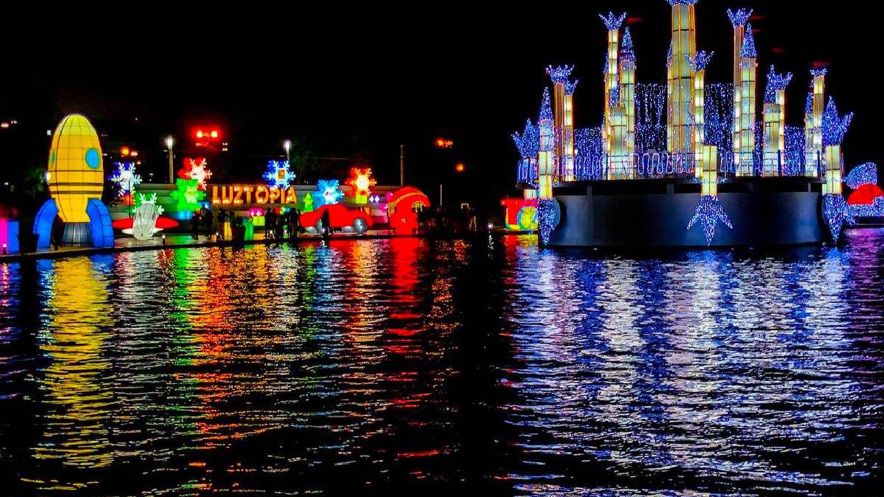 Luztopía, el famoso festival navideño de figuras luminosas que se realiza en Nuevo León, alista su séptima edición revelando la fecha, la temática y su nueva sede.