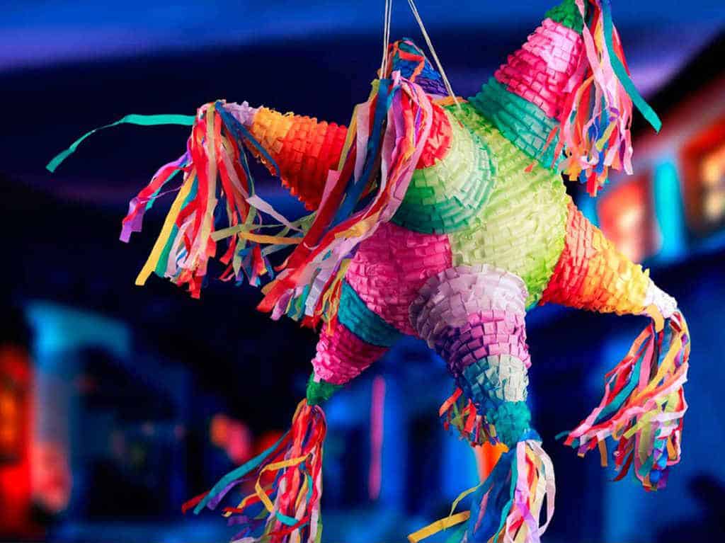 ‘Dale, dale y no pierdas el tino’ en la Feria de la Piñata en Acolman