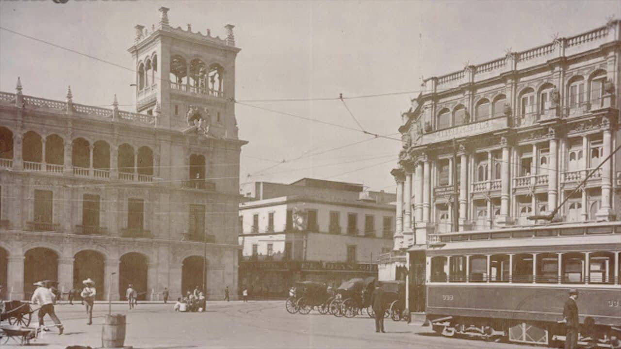 Foto antigua del Centro Mercantil