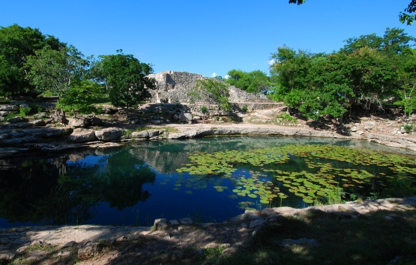 Zona arqueologíca de Dzibilchaltún, Yucatán.