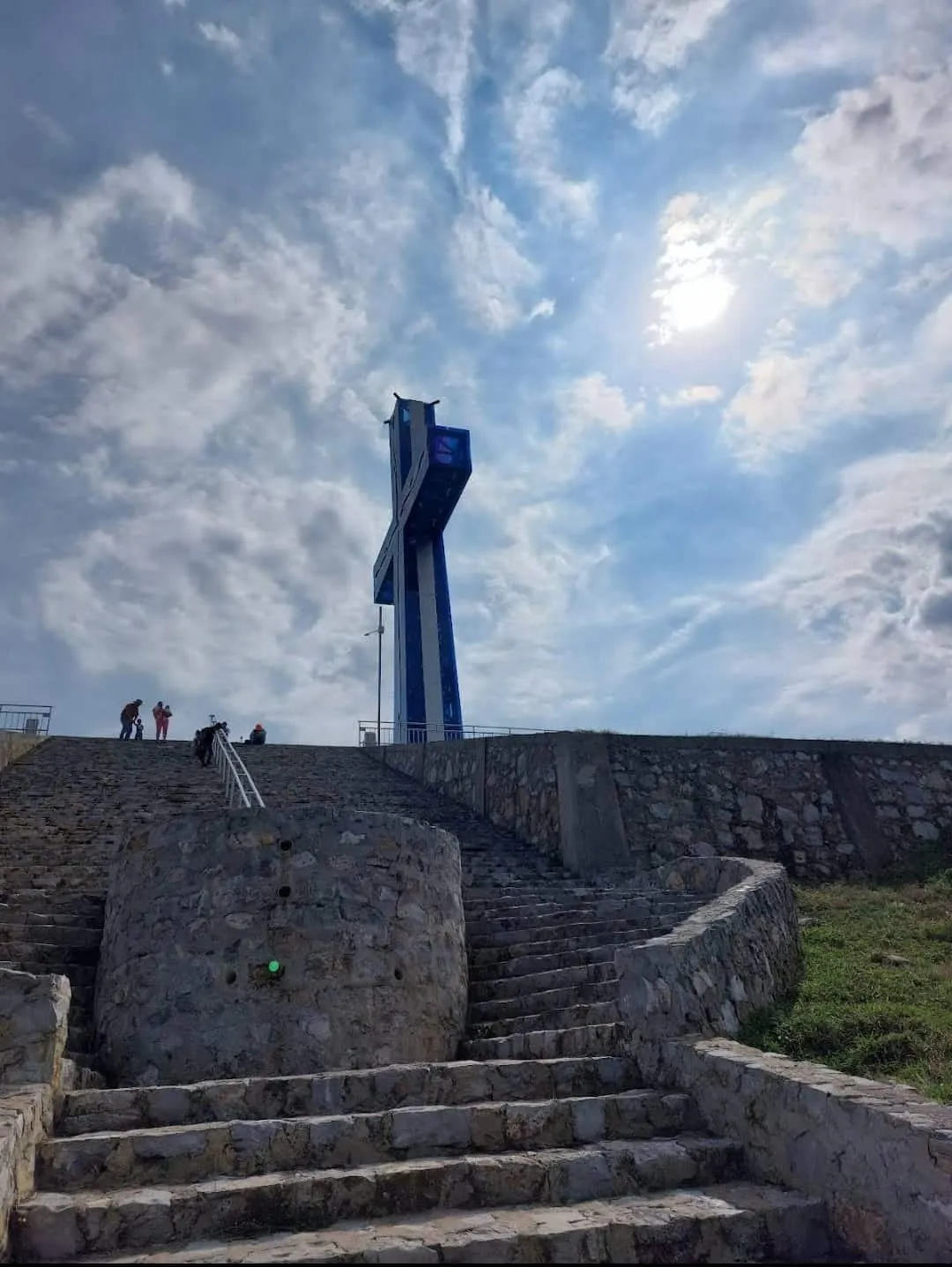Mirador de La Cruz Celestial y sus escaleras al cielo en Xicotepec