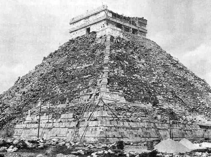 Foto antigua de Chichén Itzá.