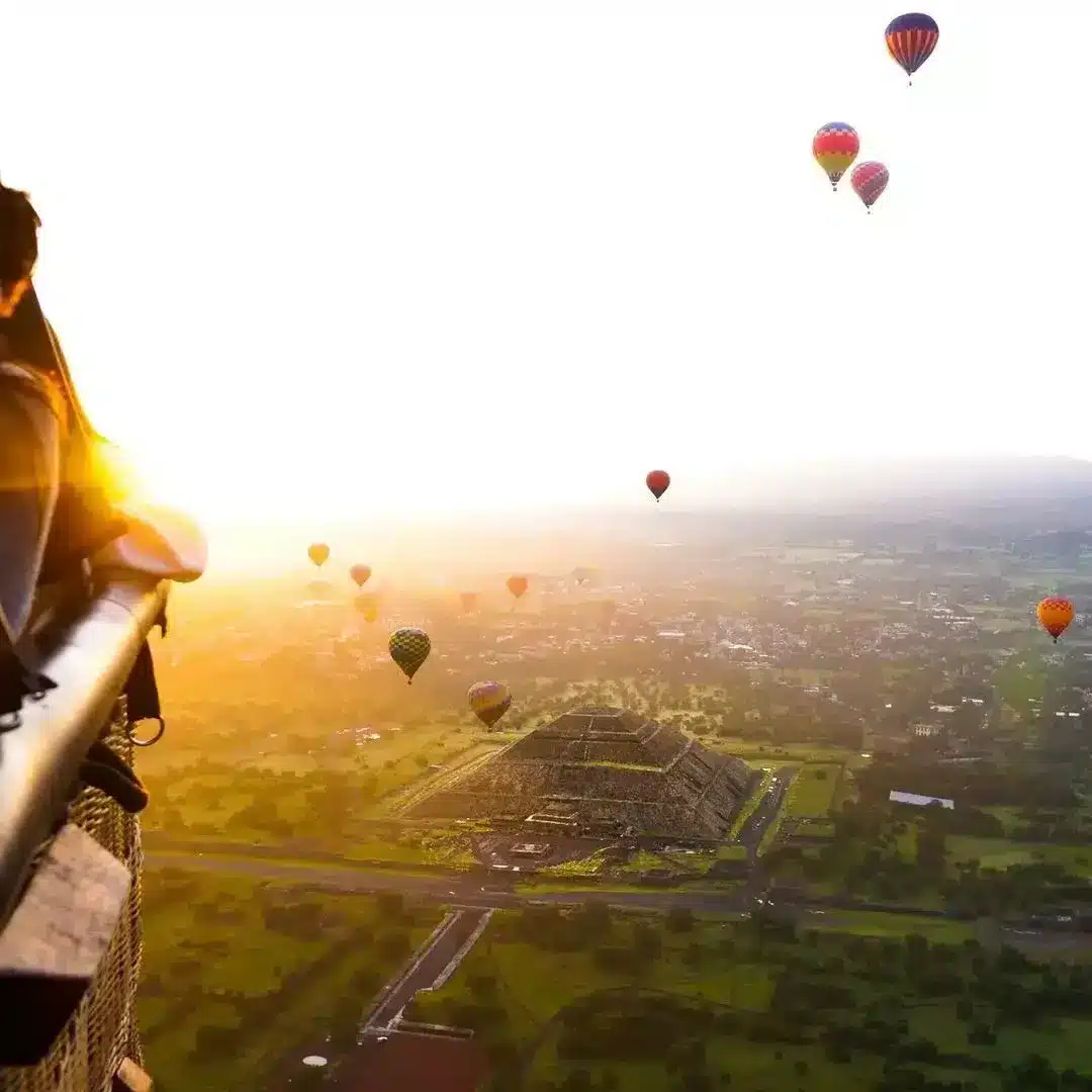 Volar en globo aerostático en Teotihuacán