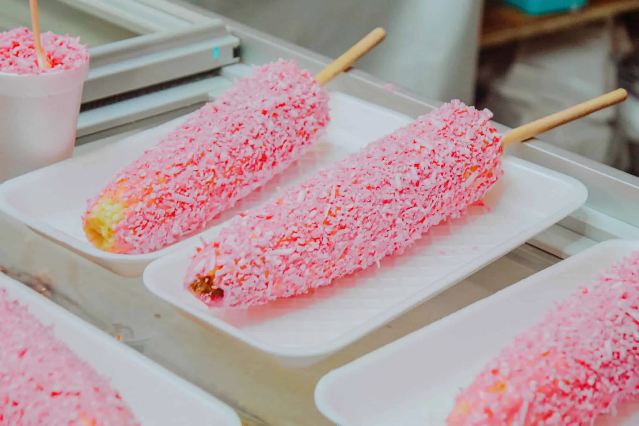 la creatividad de los mexicanos no descansa y ahora han creado los barbie elotes