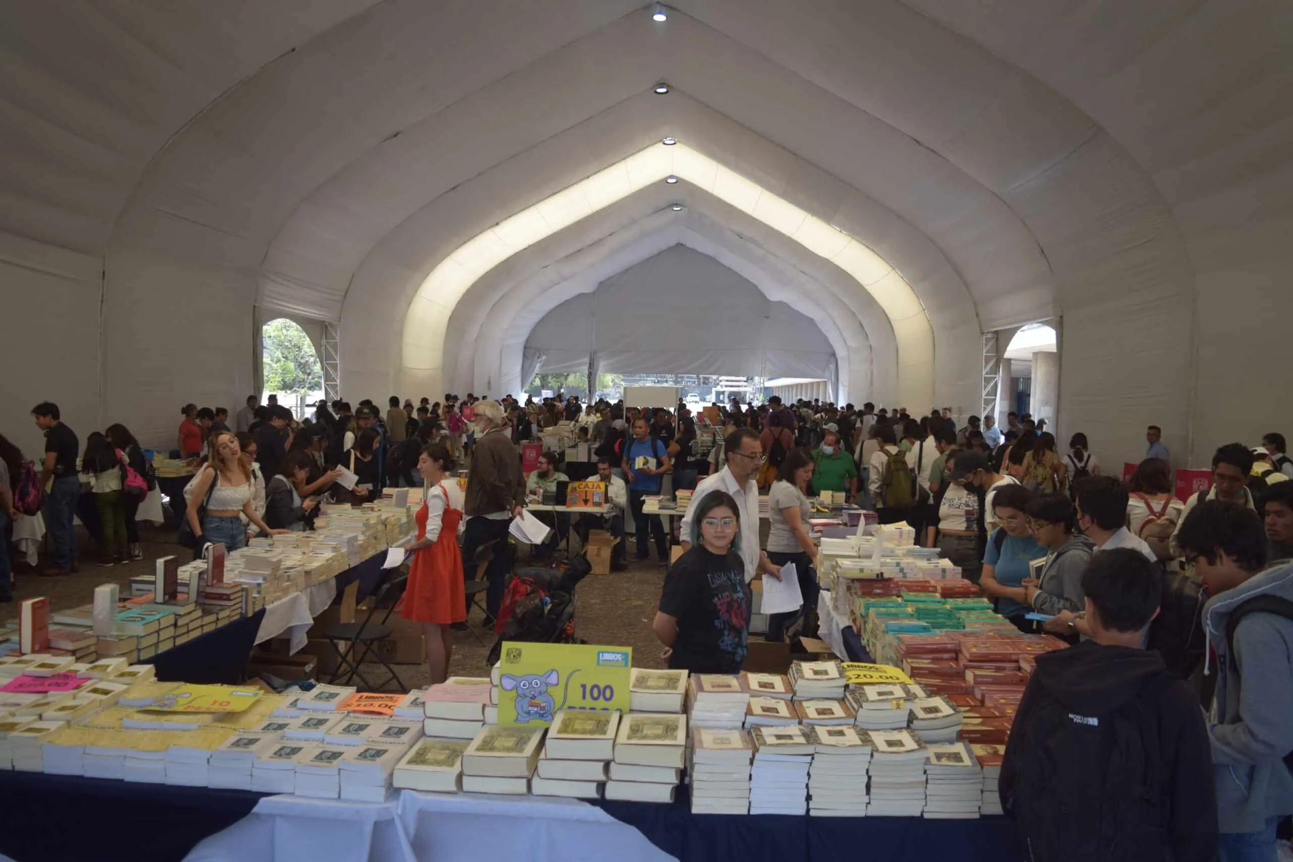 Remate de libros de la UNAM