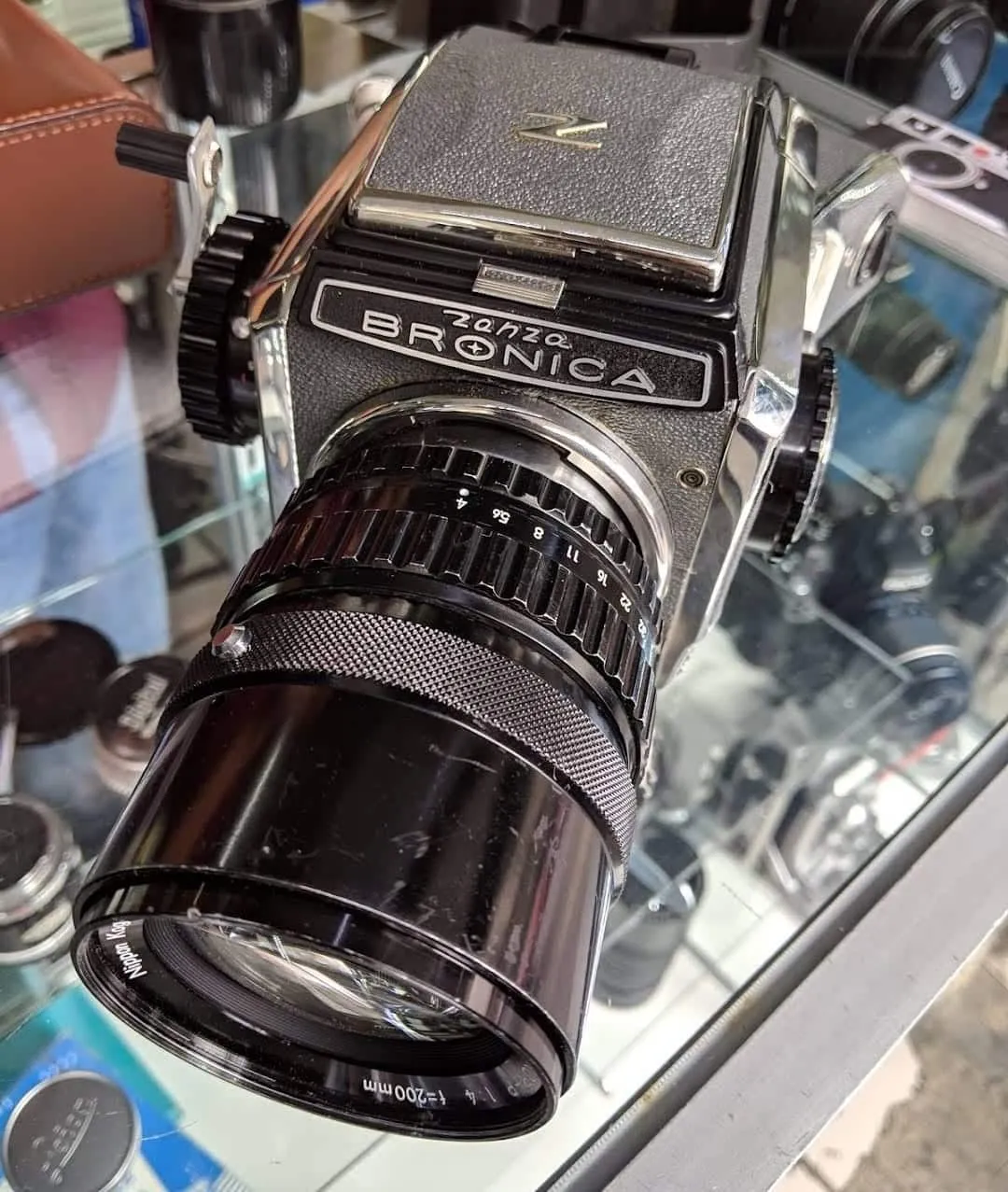 Explora la calle del fotógrafo y descubre la magia de Donceles