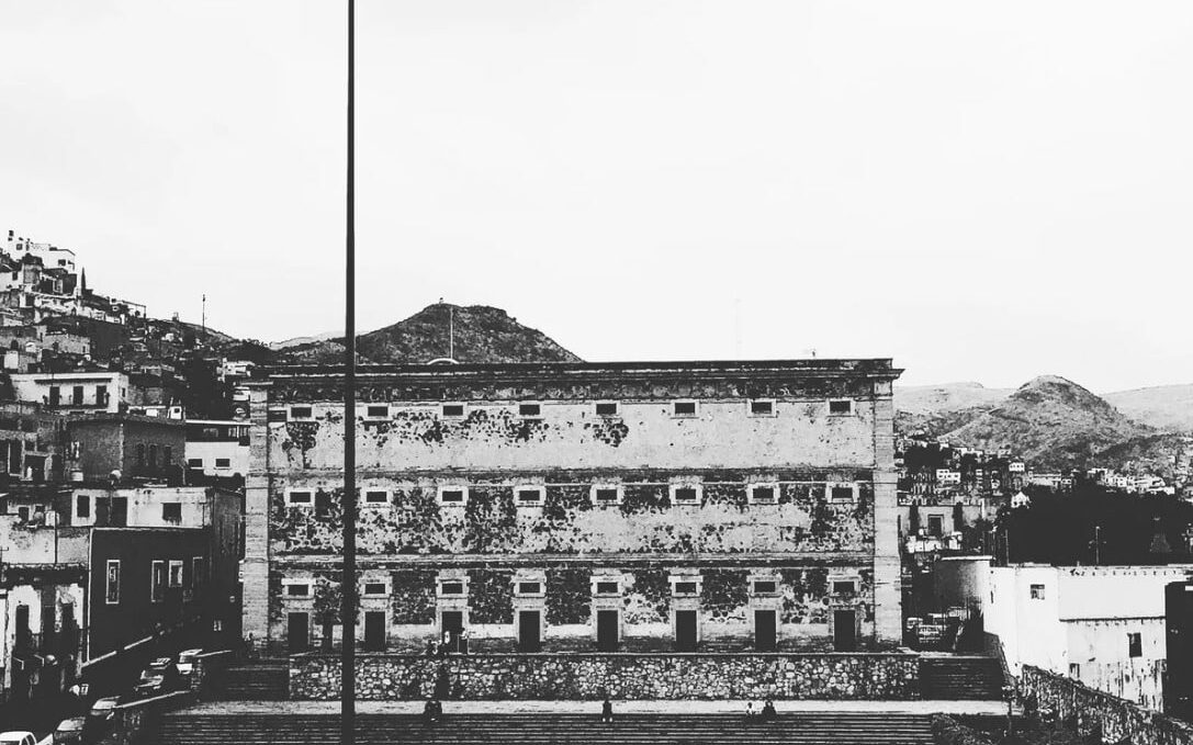 Foto antigua de la Alhóndiga de Granaditas, lugar importante para la Independencia de México