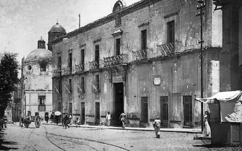 Foto antigua de la Casa de la Corregidora, lugar importante para la Independencia de México