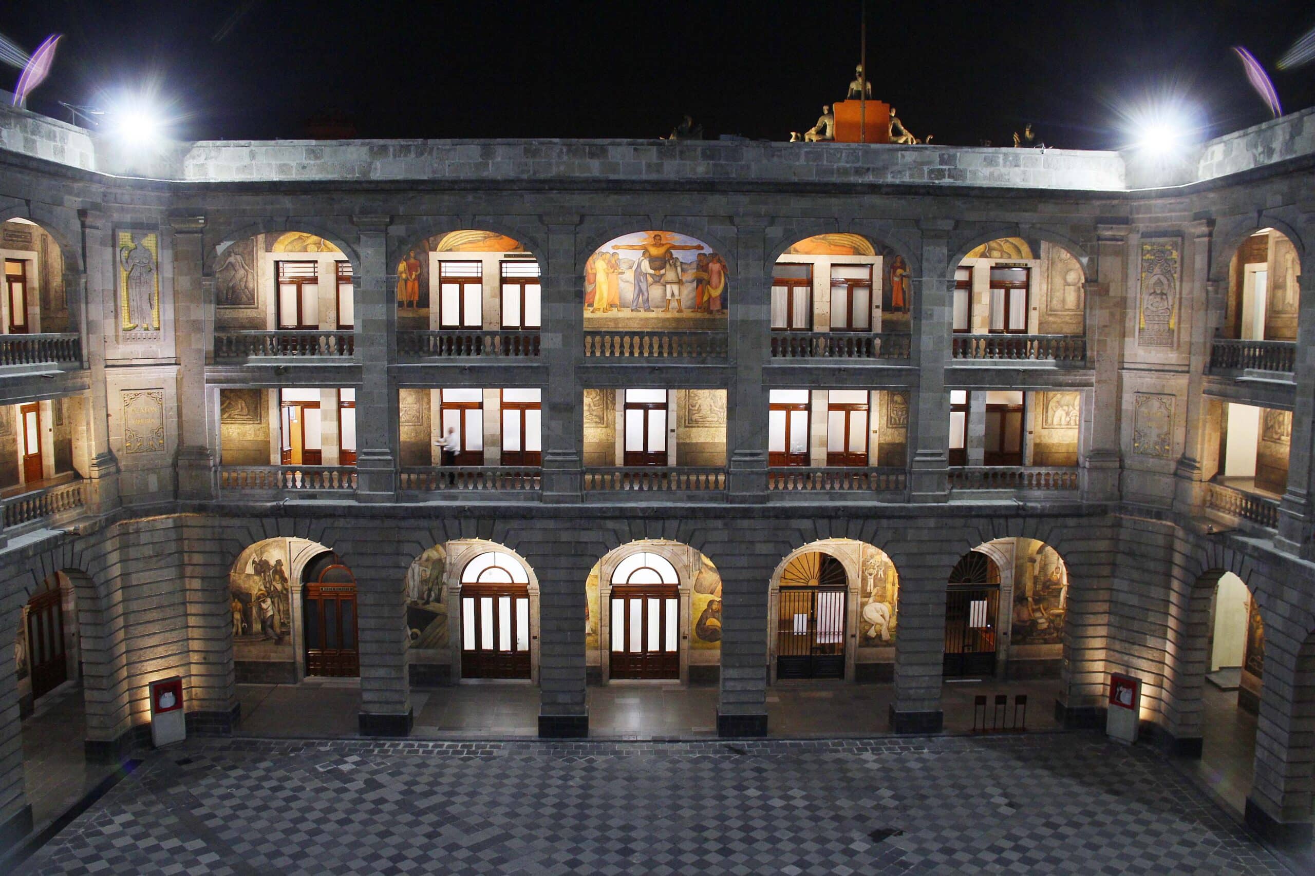 Pisos del edificio de la SEP