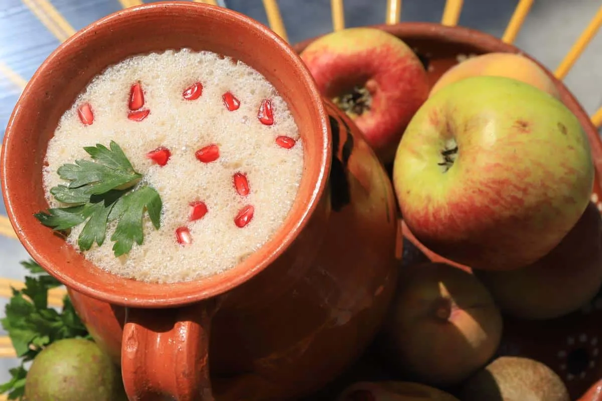 Descubre dónde disfrutar del pulque curado de chile en nogada