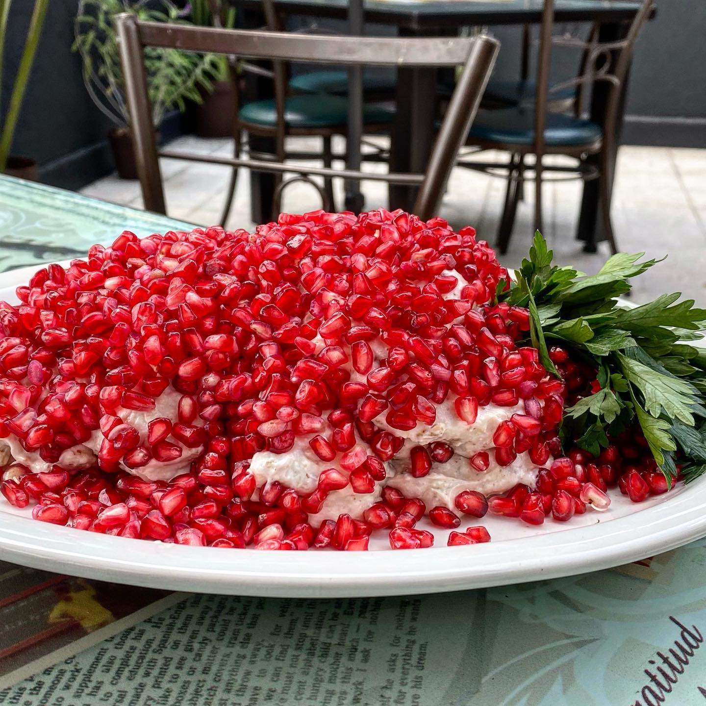 Estamos en plena temporada de chiles en nogada, y en la ciudad de México existe un lugar al que si eres fan de ellos, y además tienes estómago para uno de gran ración, entonces este lugar es para ti.