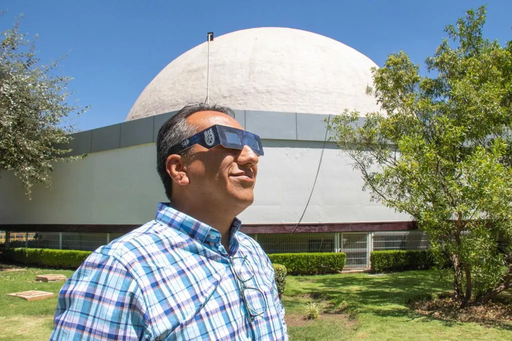 IPN regala lentes certificados para el próximo eclipse solar