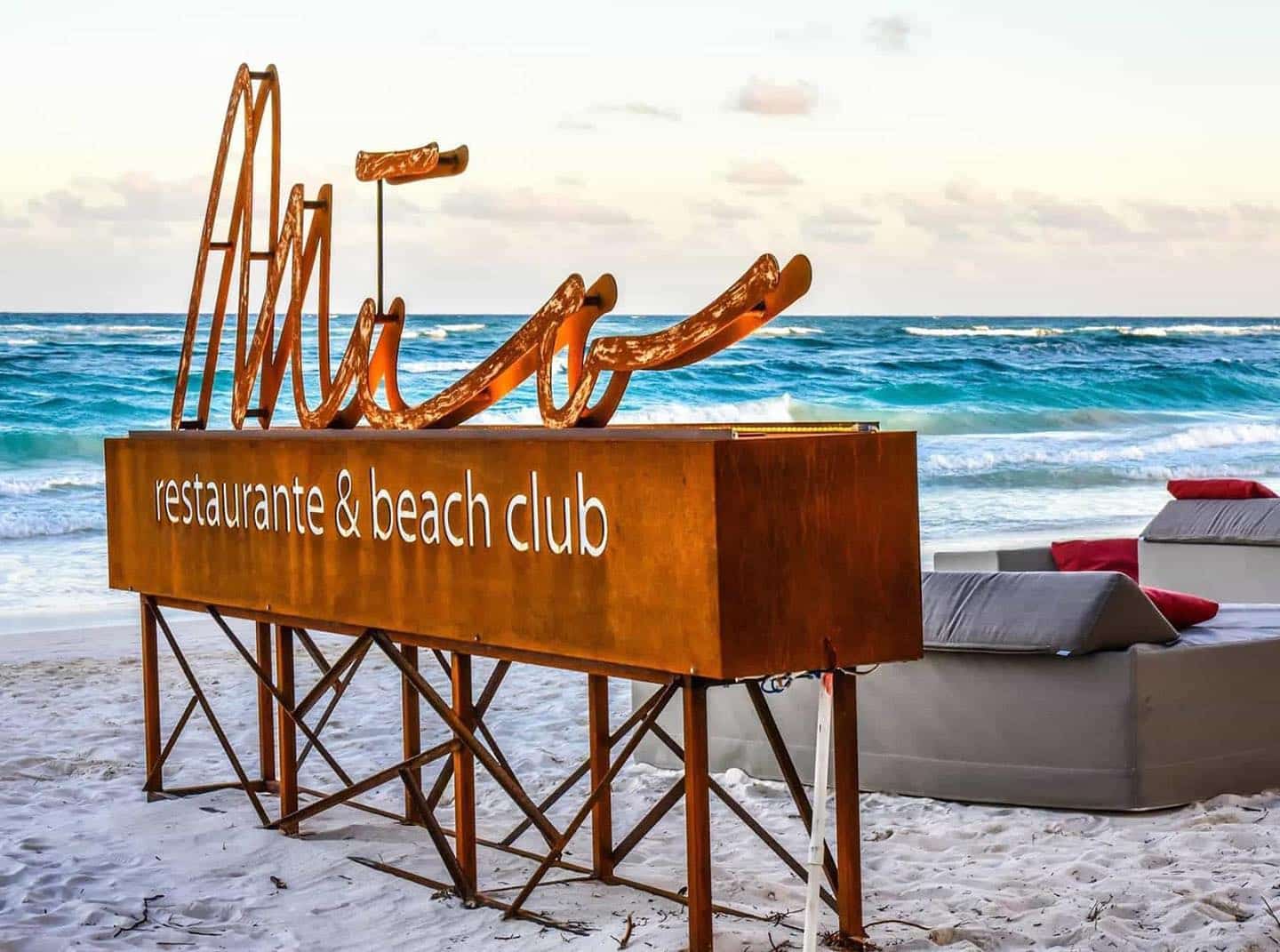 Mía Restaurant & Beach Club, finalista en los America Best of the Best Awards