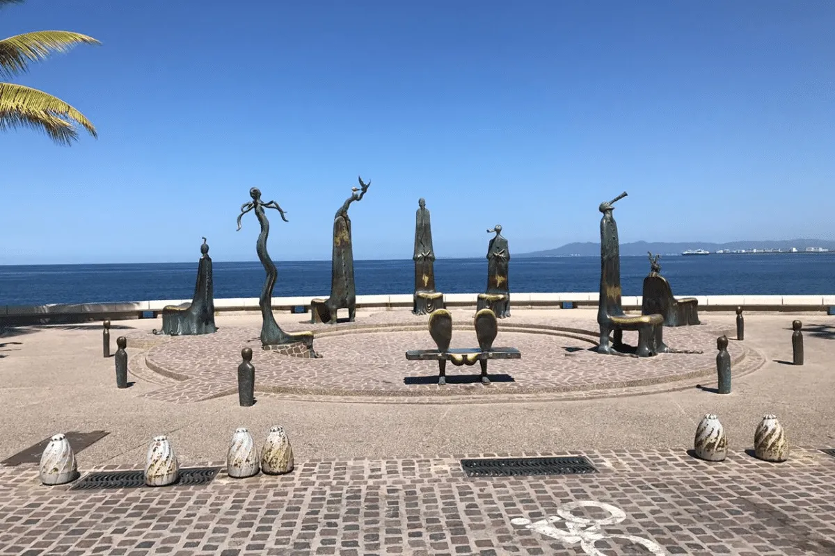 Arte a orillas del pacífico con las estatuas de Puerto Vallarta
