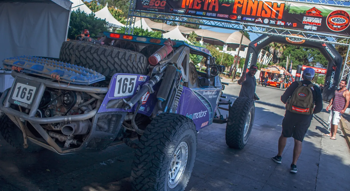 Desafiando el terreno en la carrera 'Off-Road Baja 1000’