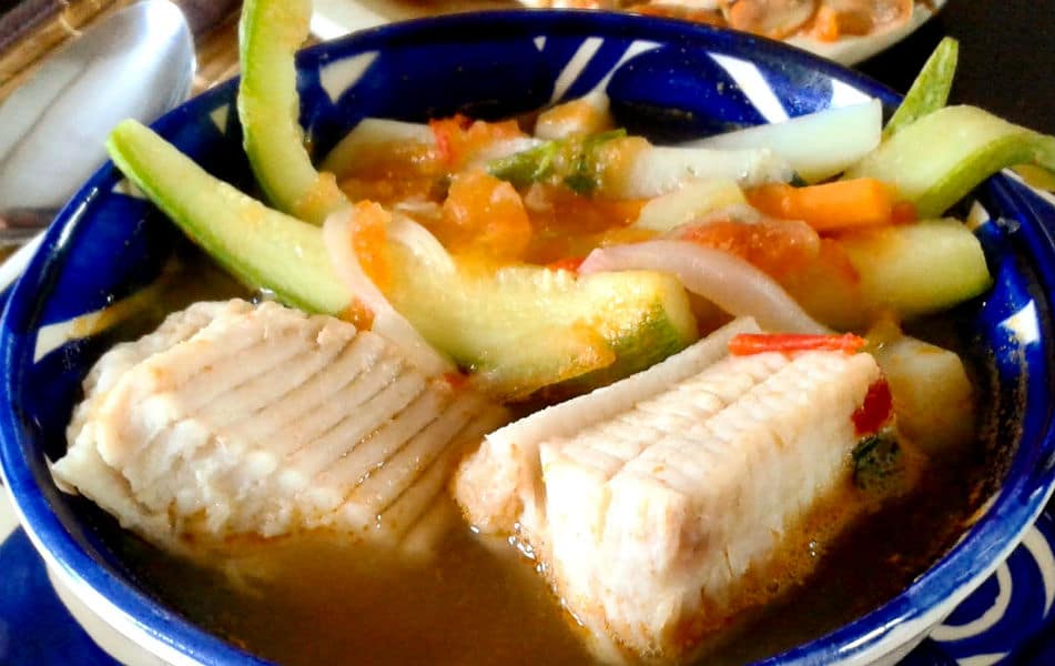 Caldo michi, la delicia de pescado más famosa de Jalisco