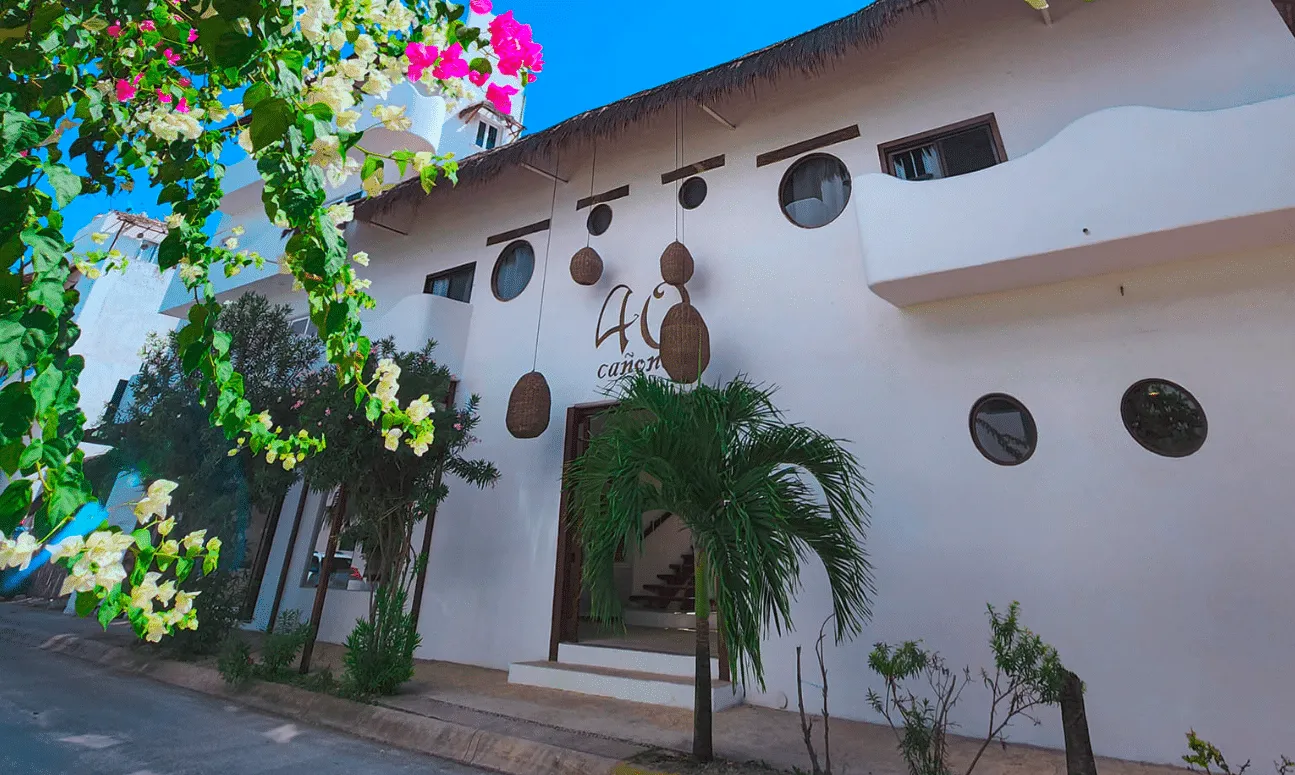 Vive la Magia de Mahahual en el Exclusivo Hotel 40 Cañones