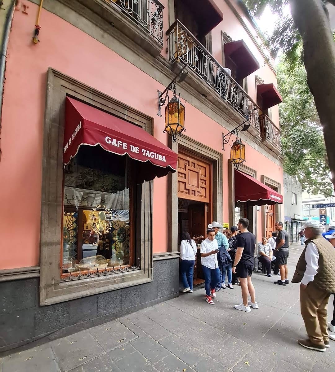 Café de Tacuba, un restaurante emblemático de la CDMX