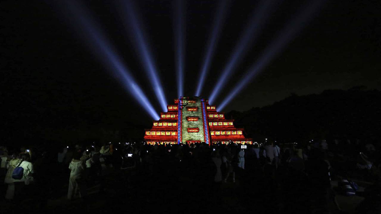 La Cumbre Tajín es un festival cultural anual que se lleva a cabo en el municipio de Papantla, Veracruz. Cuyo lema sera “Semilla de la posteridad”. 