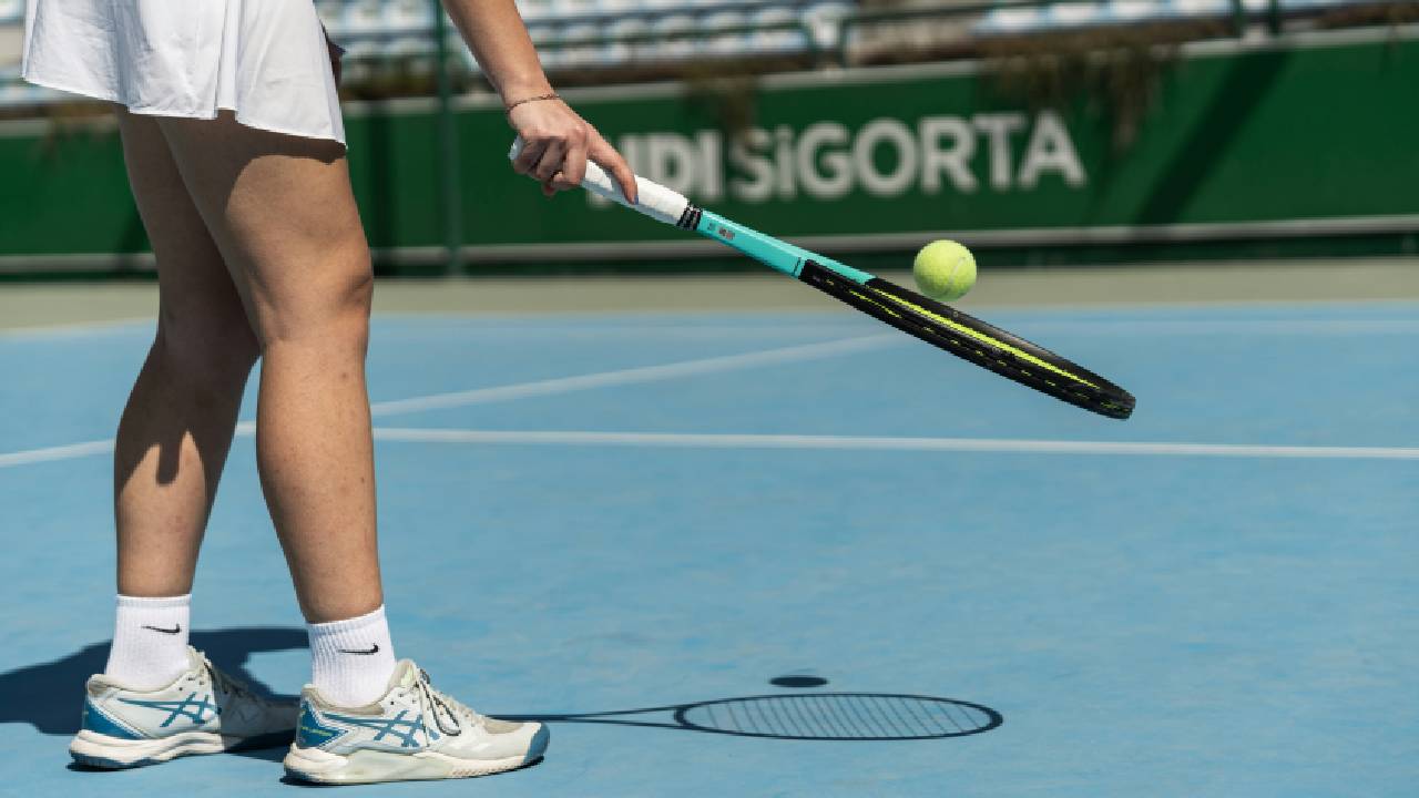 Si estás buscando comenzar nuevas actividades o probar un deporte diferente, el tenis puede ser una excelente opción para ti.