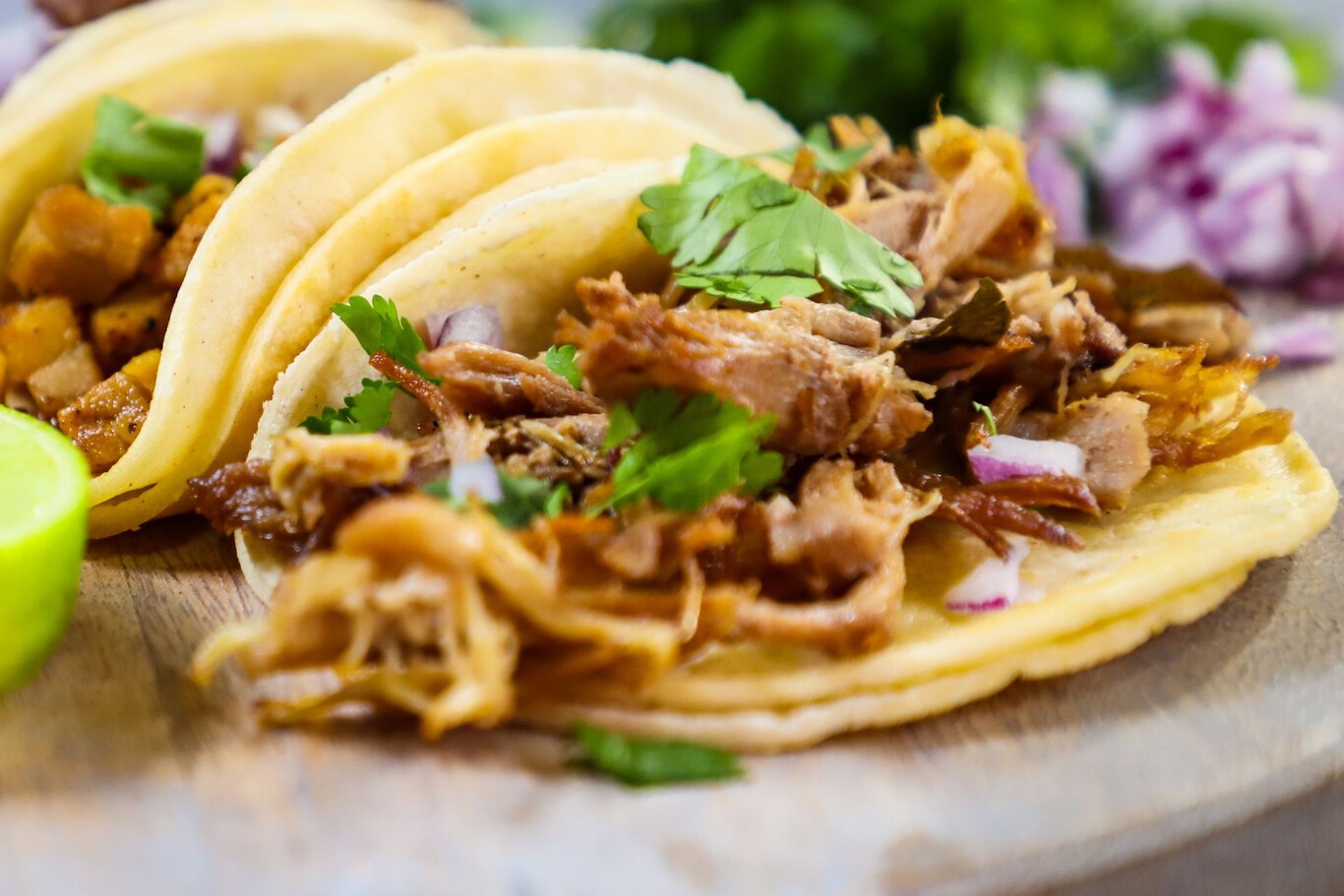 Buffet de carnitas, cochinita y antojitos mexicanos por 174 pesos