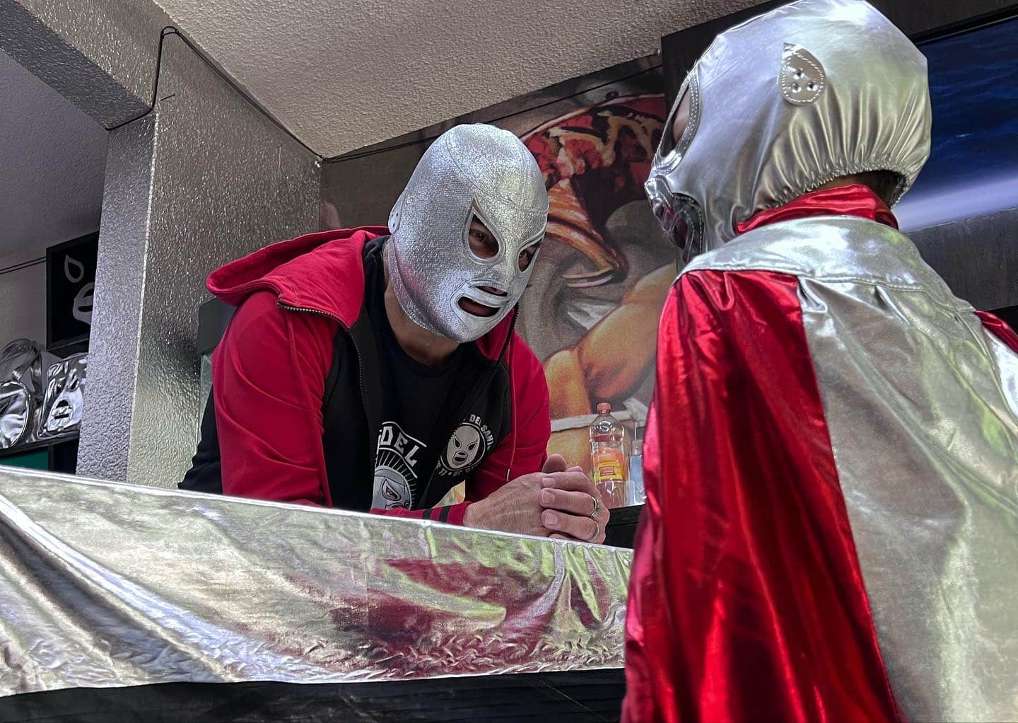 El Hijo del Santo, aclamado como uno de los mejores luchadores júniors en la historia de la lucha libre, anunció que realizará una gira de despedida con el nombre ‘Todo x el todo’ con una función única en la Arena Ciudad de México, donde estará acompañado por otros luchadores y amigos del ring.